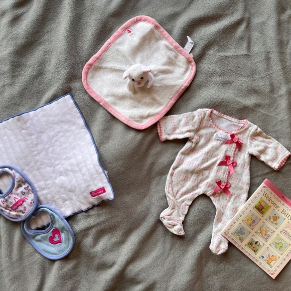 American Girl Bitty Twins Bitty Baby Sleeper, Love Bibs set - Picture 4 of 9
